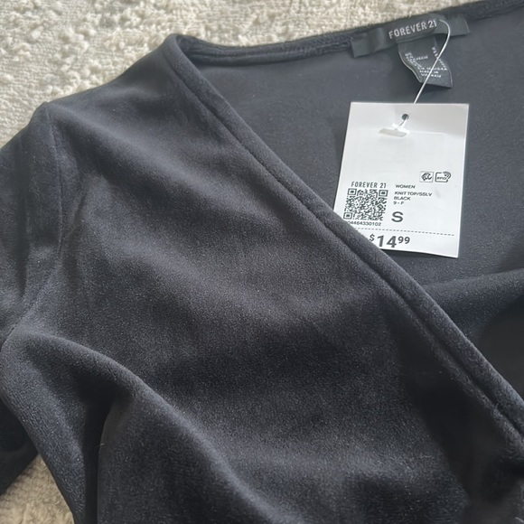 NWT BLACK VELVET FRONT TIE TOP - Picture 3 of 4